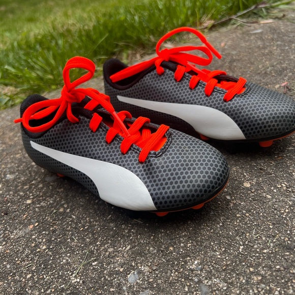 Puma Black and Orange Sneakers Performance Design - Picture 3 of 4